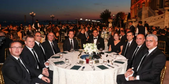 Özdilek Holding 55. Yılını Çırağan Sarayı’nda Kutladı: Erol Evgin sahnede büyüledi
