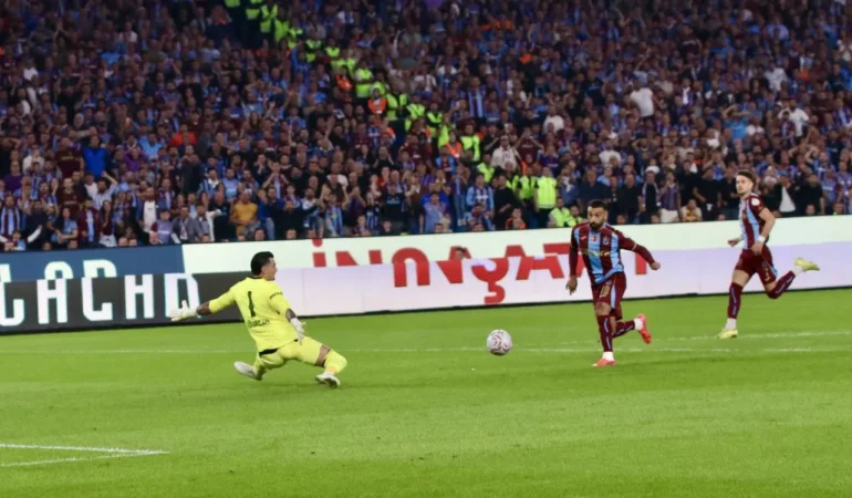 Thomas Reis’li Trabzonspor, Galatasay’ı yıktı: 4-0 Muhammed Salah ayakta alkışlandı