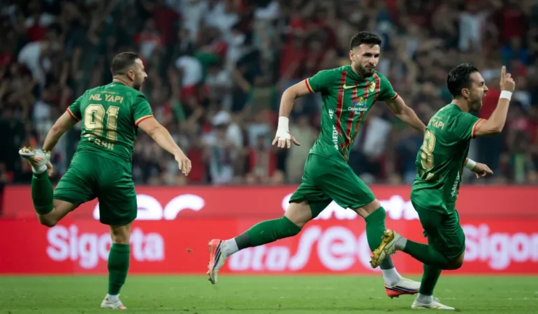 Süper Lig’de taşlar yerinden oynadı! Liderlik maçında Amed Sportif Faaliyetler Beşiktaş’ı 3-2 yendi