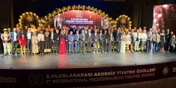 Akdeniz Tiyatro Ödülleri Kepez’de sahiplerine takdim edildi