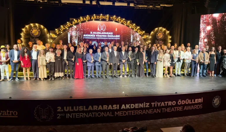 Akdeniz Tiyatro Ödülleri Kepez’de sahiplerine takdim edildi