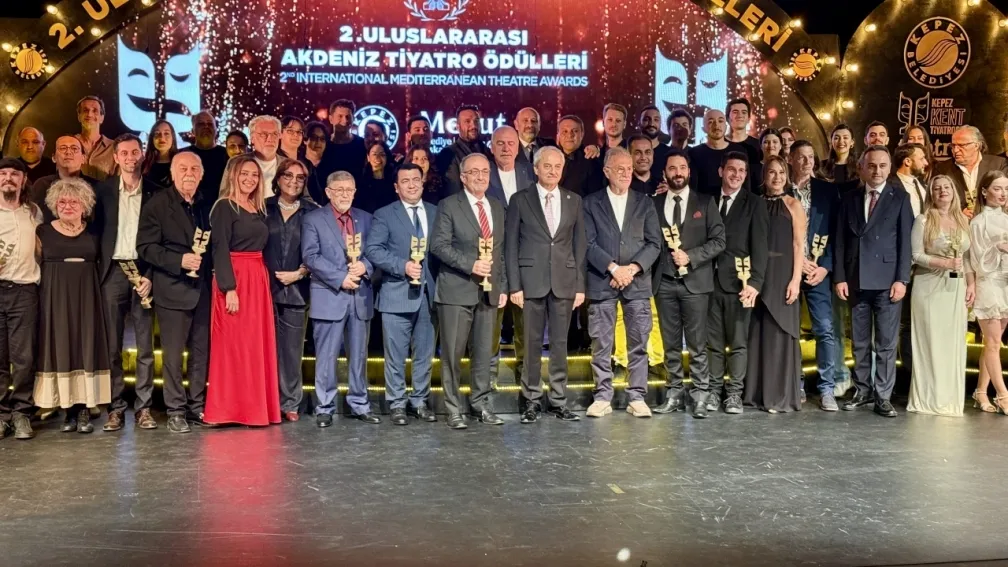 ULUSLARARASI AKDENIZ TIYATRO ODULLERI SAHIPLERINI BULDU