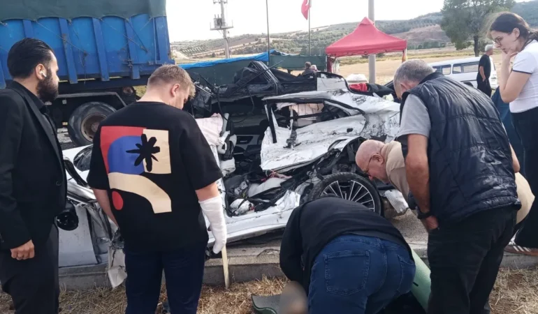 Bandırma’da feci kaza: Hamile kadın ve 3 yaşındaki kızı hayatını kaybetti