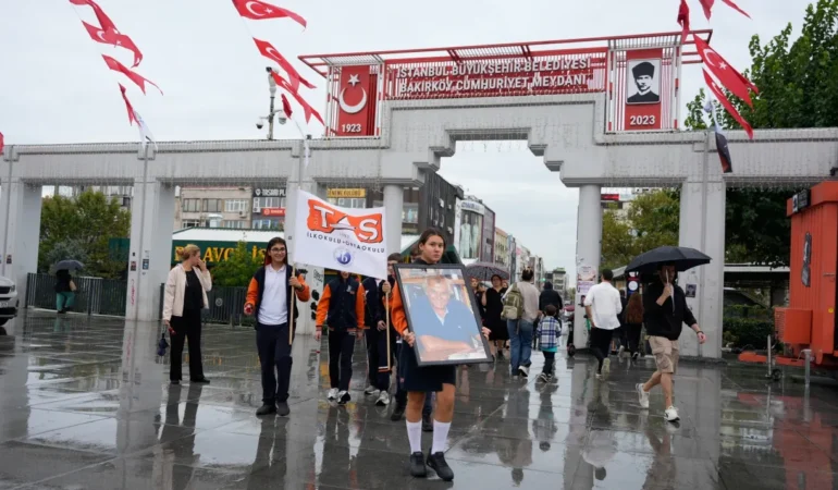 Tarık Akan, Vefatının 10. Yılında Anıldı: Taş Okul’dan Bakırköy Meydan’ına Vefa Aktı