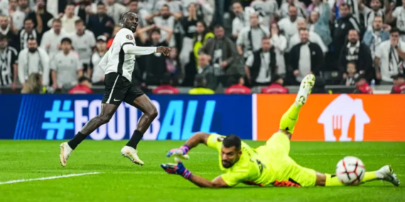 Beşiktaş 2 – Crystal Palace 2: Kartal, 10 Kişiyle galibiyeti elinden kaçırdı