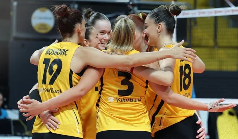 VakıfBank sezona galibiyetle başladı! Beşiktaş’ı 3-1 mağlup etti