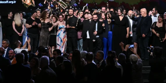 33. Altın Koza Film Festivali’nde Ödüller Verildi: Bir Arada Yalnız Geceye Damga Vurdu