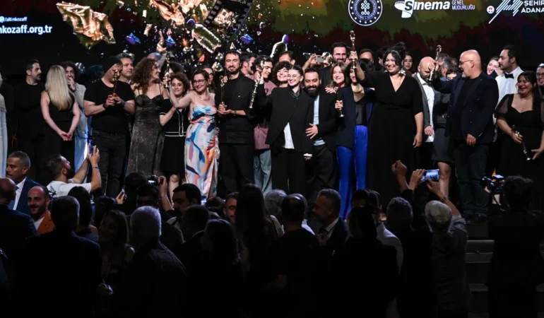 33. Altın Koza Film Festivali’nde Ödüller Verildi: Bir Arada Yalnız Geceye Damga Vurdu